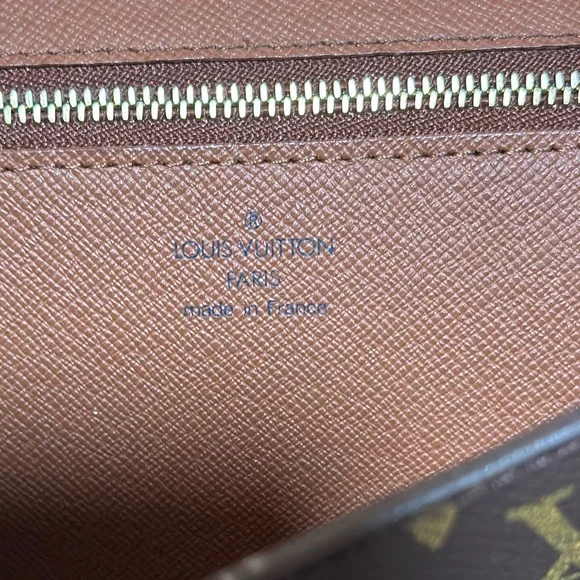 Louis Vuitton AUTHENTICATED Vintage Large Monogram Envelope - Picture 3 of 10